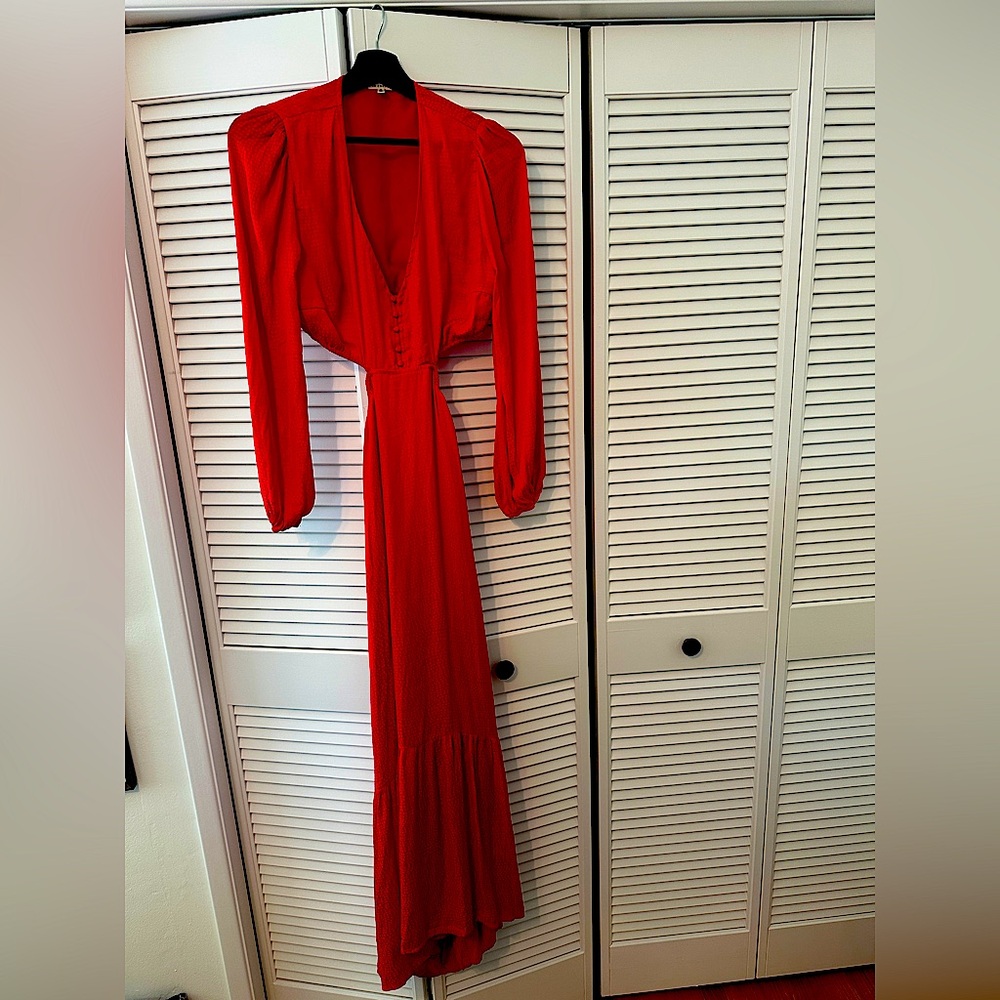 EN CREME CUTOUT BACK CORAL RED MAXI DRESS